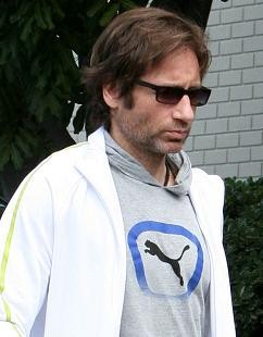 david_duchovny_burbank_15_04_2009_b_small.jpg