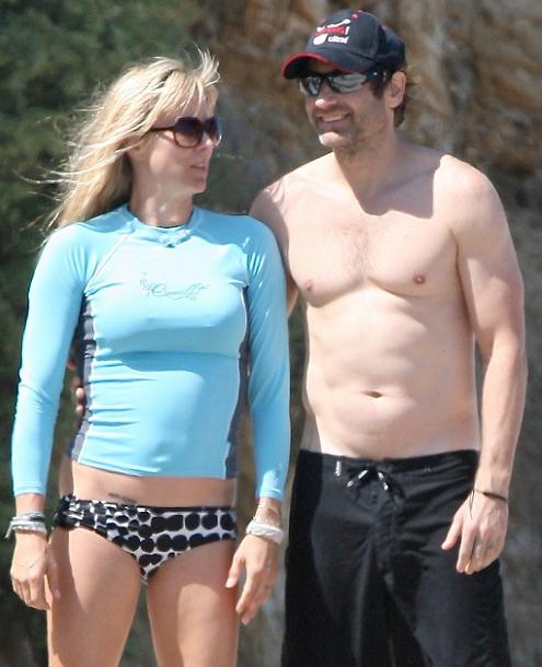 david_duchovny_tea_leoni_malibu_26_06_2009_a_small.jpg