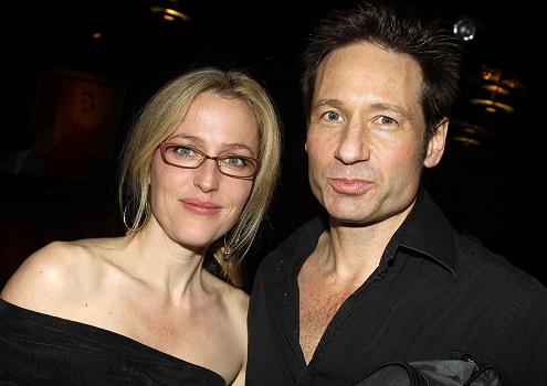 gillian-anderson-david-duchovny-22–11–2010–001-small.jpg