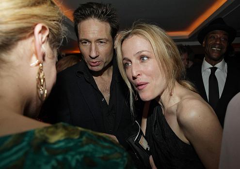 gillian-anderson-david-duchovny-22–11–2010–002-small.jpg