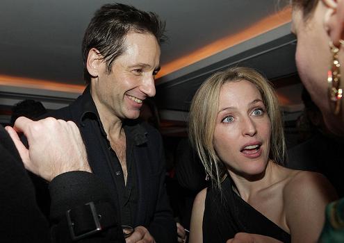 gillian-anderson-david-duchovny-22–11–2010–003-small.jpg