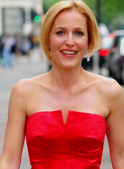 gillian-anderson-london-05–07–2012–004-small.png