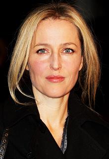 gillian-anderson-london-09–03–2011–001-small.jpg