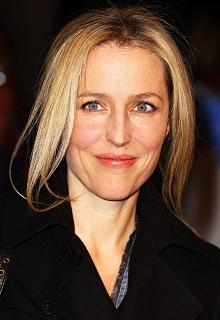 gillian-anderson-london-09–03–2011–002-small.jpg