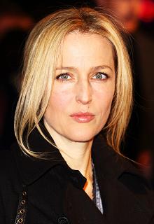 gillian-anderson-london-09–03–2011–003-small.jpg