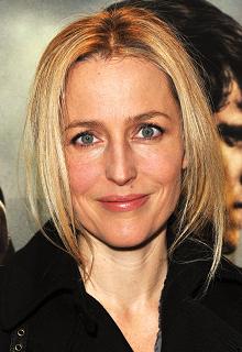 gillian-anderson-london-09–03–2011–004-small.jpg