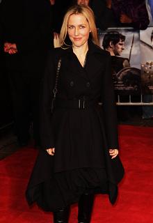 gillian-anderson-london-09–03–2011–009-small.jpg