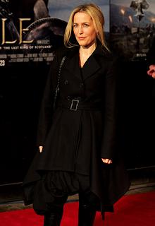 gillian-anderson-london-09–03–2011–010-small.jpg