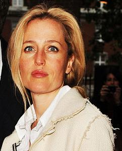 gillian-anderson-london-17–05–2011-small.jpg