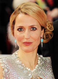 gillian-anderson-london-22–05–2011–001-small.png