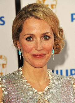 gillian-anderson-london-22–05–2011–002-small.png