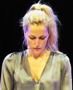 gillian-anderson-wales-05–06–2011–002-small.jpg