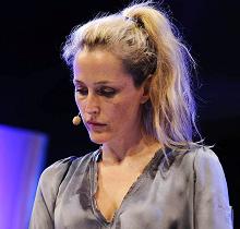 gillian-anderson-wales-05–06–2011–006-small.jpg