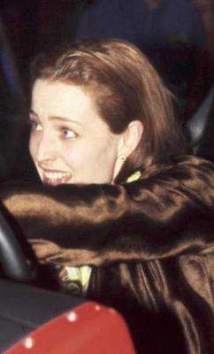 gillian_anderson_gameworks_grand_opening_1997_b_small.jpg