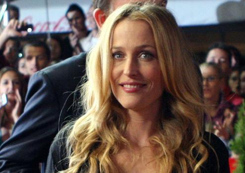 gillian_anderson_sarajevo_19_08_2009_small1.jpg