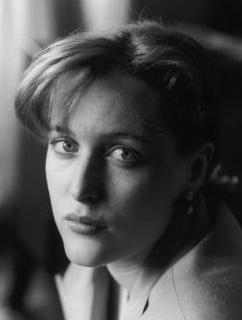 gillian_anderson_tvar_empire_1996_b.jpg