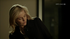 kultx-gillian-anderson-the-fall-201–015-small.png