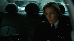 kultx-gillian-anderson-the-fall-201–019-small.png