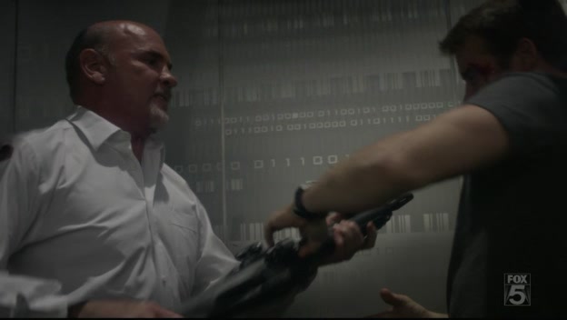 mitch_pileggi_human_target_2010_b.jpg