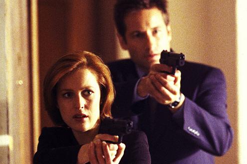 xfiles-hungry-david-duchovny-gillian-anderson-small.jpg