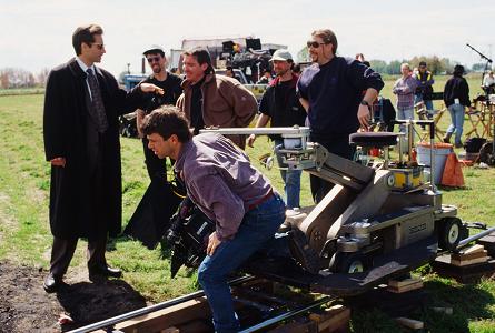 xfiles-our-town-set-david-duchovny-gillian-anderson-008-small.jpg