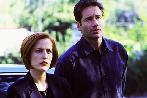 xfiles-signs-and-wonders-set-001-small.jpg