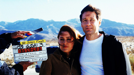 xfiles-the-truth-set-david-duchovny-gillian-anderson.png