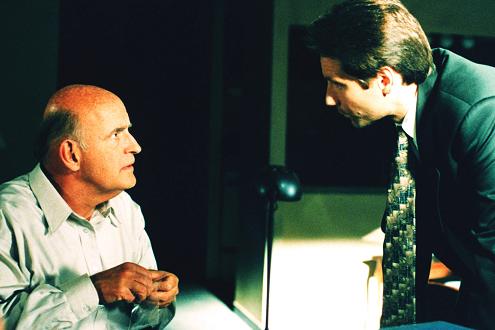 xfiles-third-season-clyde-bruckman-final-repose-david-duchovny-peter-boyle-small.jpg