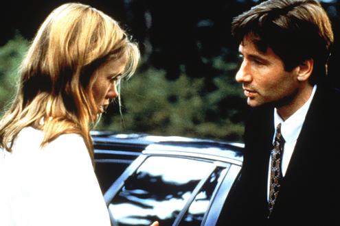 xfiles-third-season-oubliette-david-duchovny-tracey-ellis-small.jpg